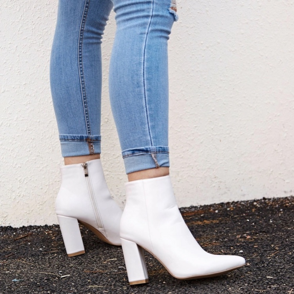 Side zip chunky white boots pointed toe
